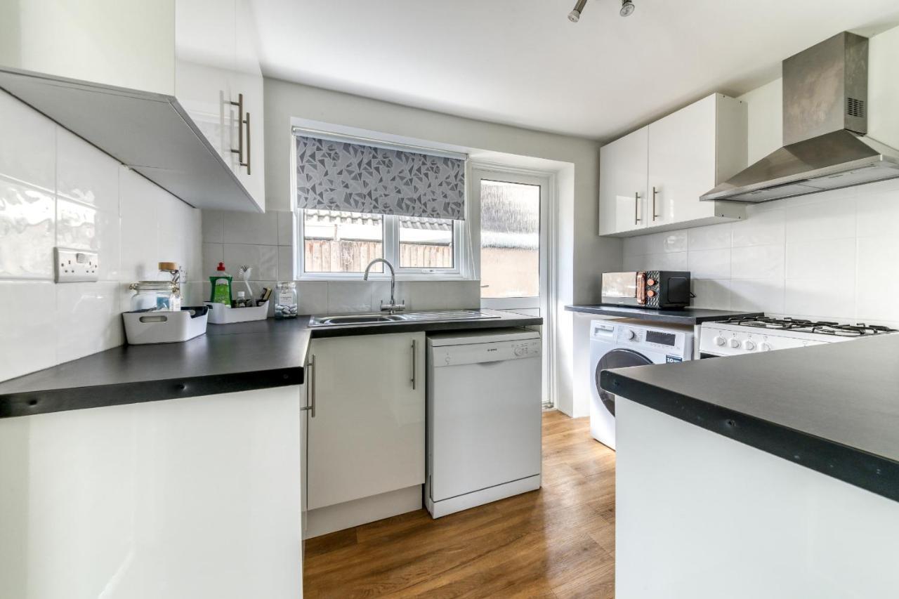 Contemporary 4 Bedroom Detached House With Parking And City Links London Borough of London Borough of Croydon Exterior foto