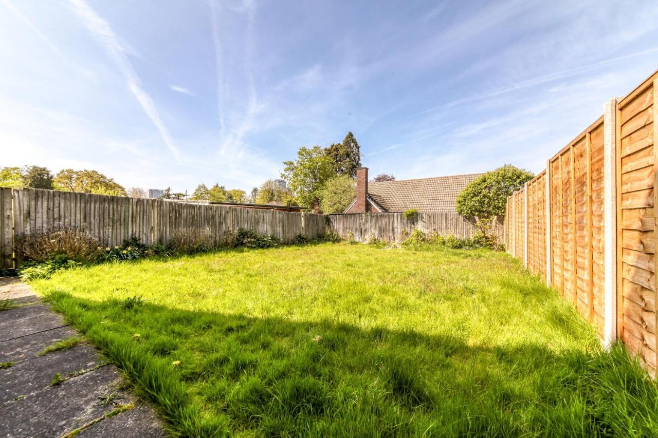 Contemporary 4 Bedroom Detached House With Parking And City Links London Borough of London Borough of Croydon Exterior foto